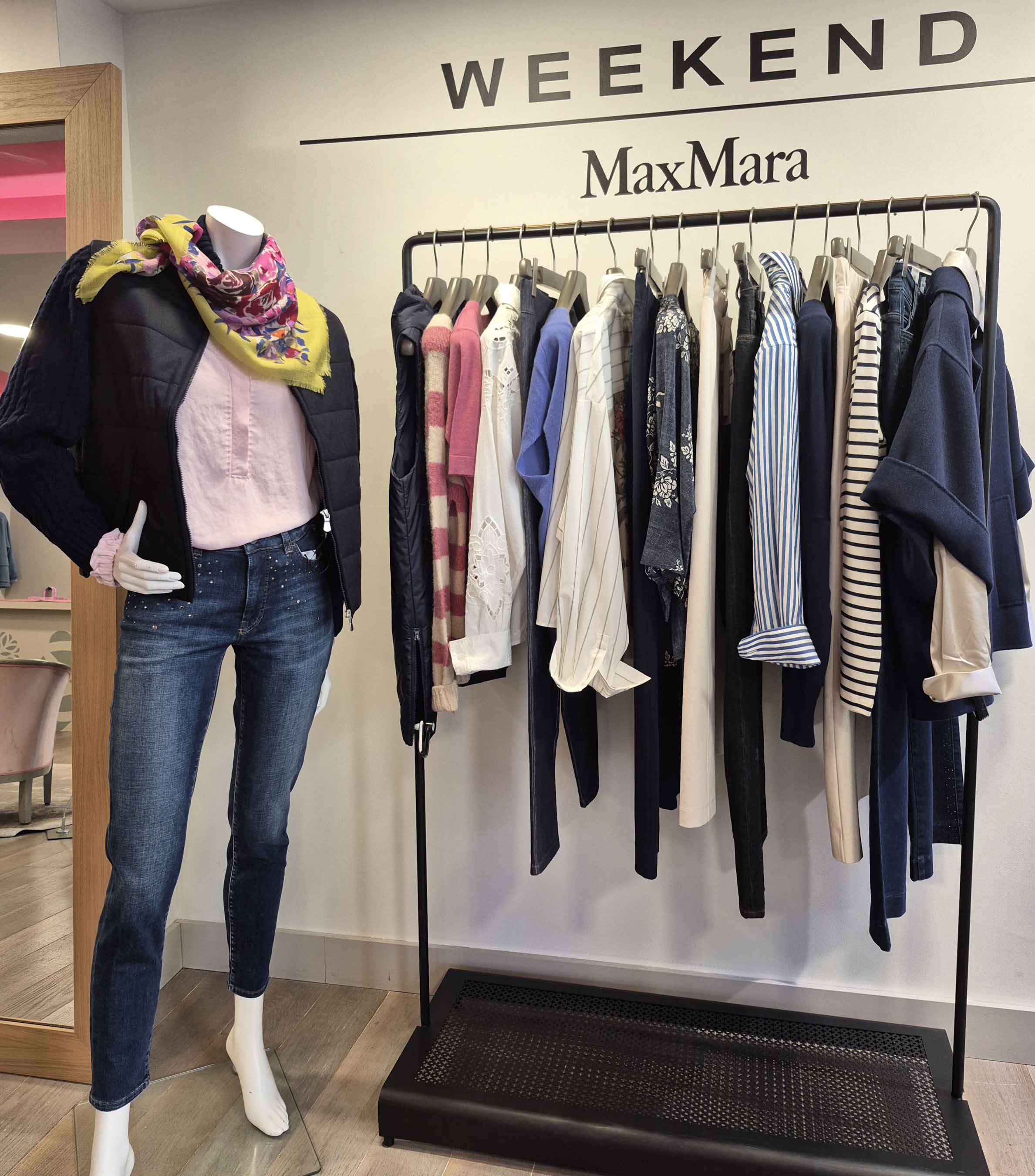 Espace Weekend Max Mara avec sélection de prêt-à-porter féminin chez Maïté Boutic à Ferney-Voltaire.
